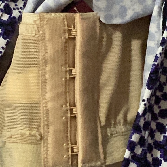 SWIM BY CACIQUE Women's Blue Geo Patterned Swim Top.TRUE BUILT IN BRA SIZE 44DD - Picture 10 of 12